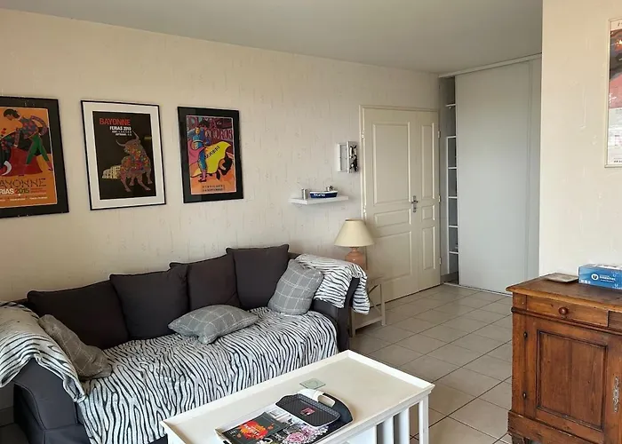 2 * Gujan-Mestras